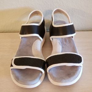 🌷Softwalk Leather Sandals size 6N